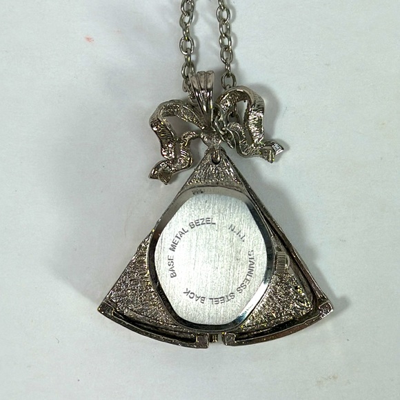 Vintagege Collezio Fan Watch Necklace and Earrings - Picture 5 of 8